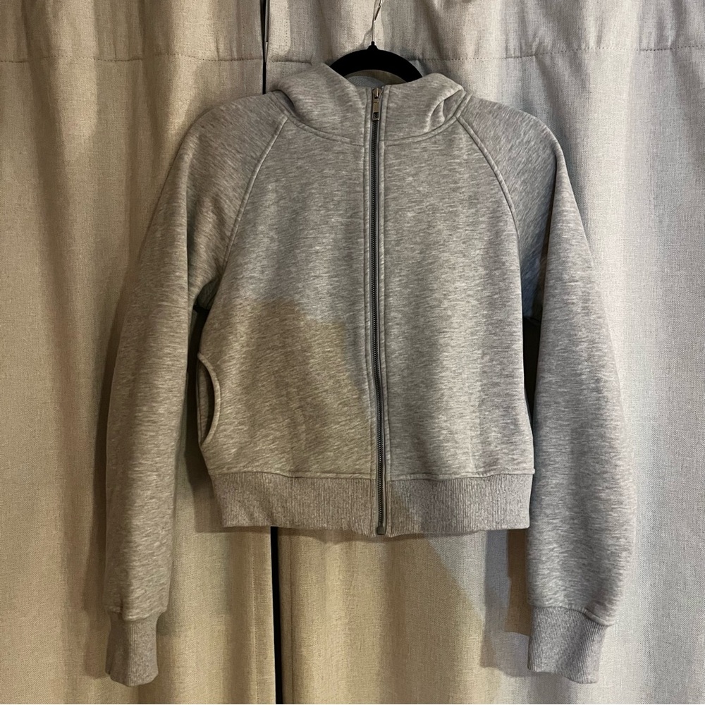 🤍 Trendy Queen Gray Cropped Zip-Up Hoodie – Size Small 🤍